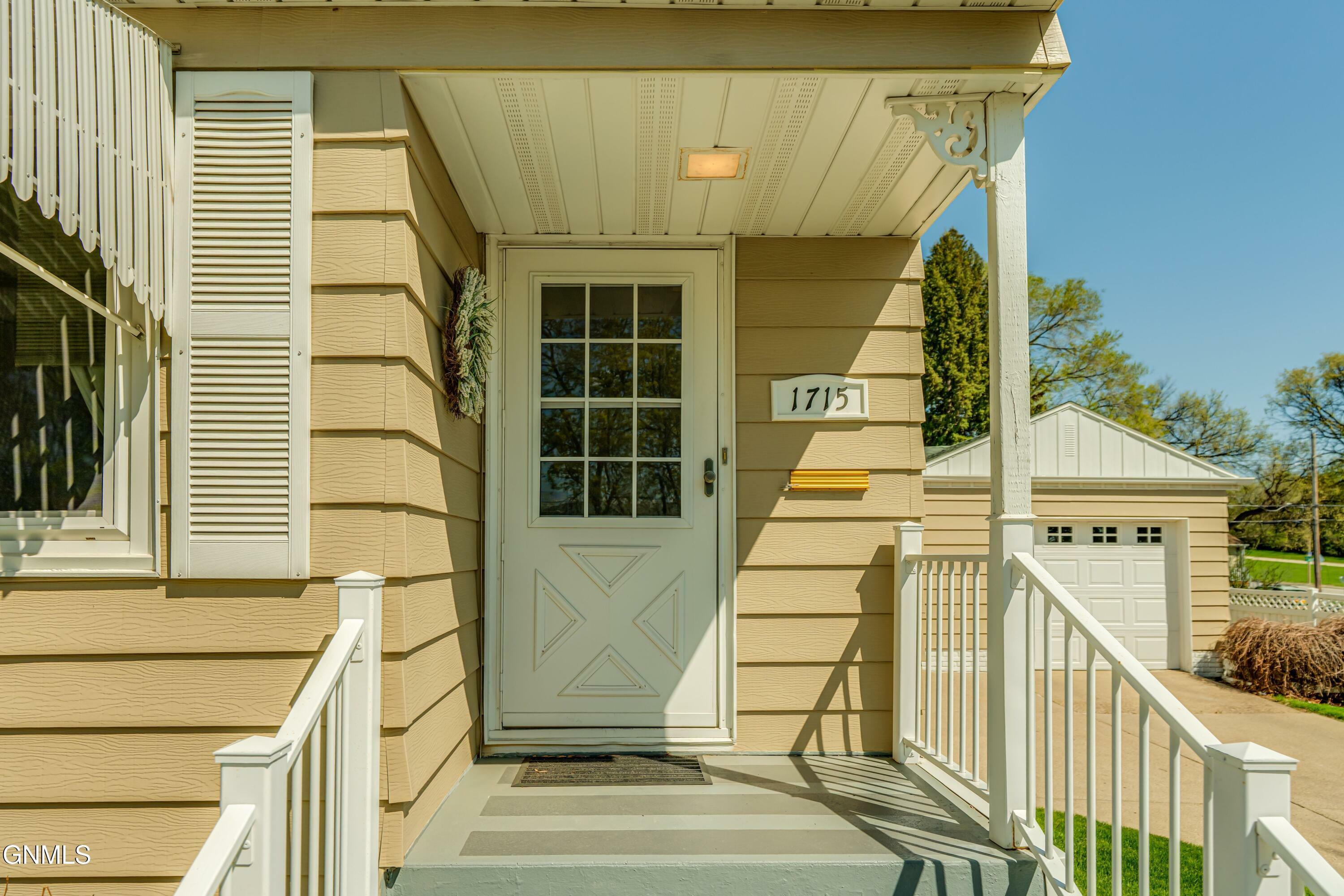 Property Photo: 1715 N 6th Street ND 58501