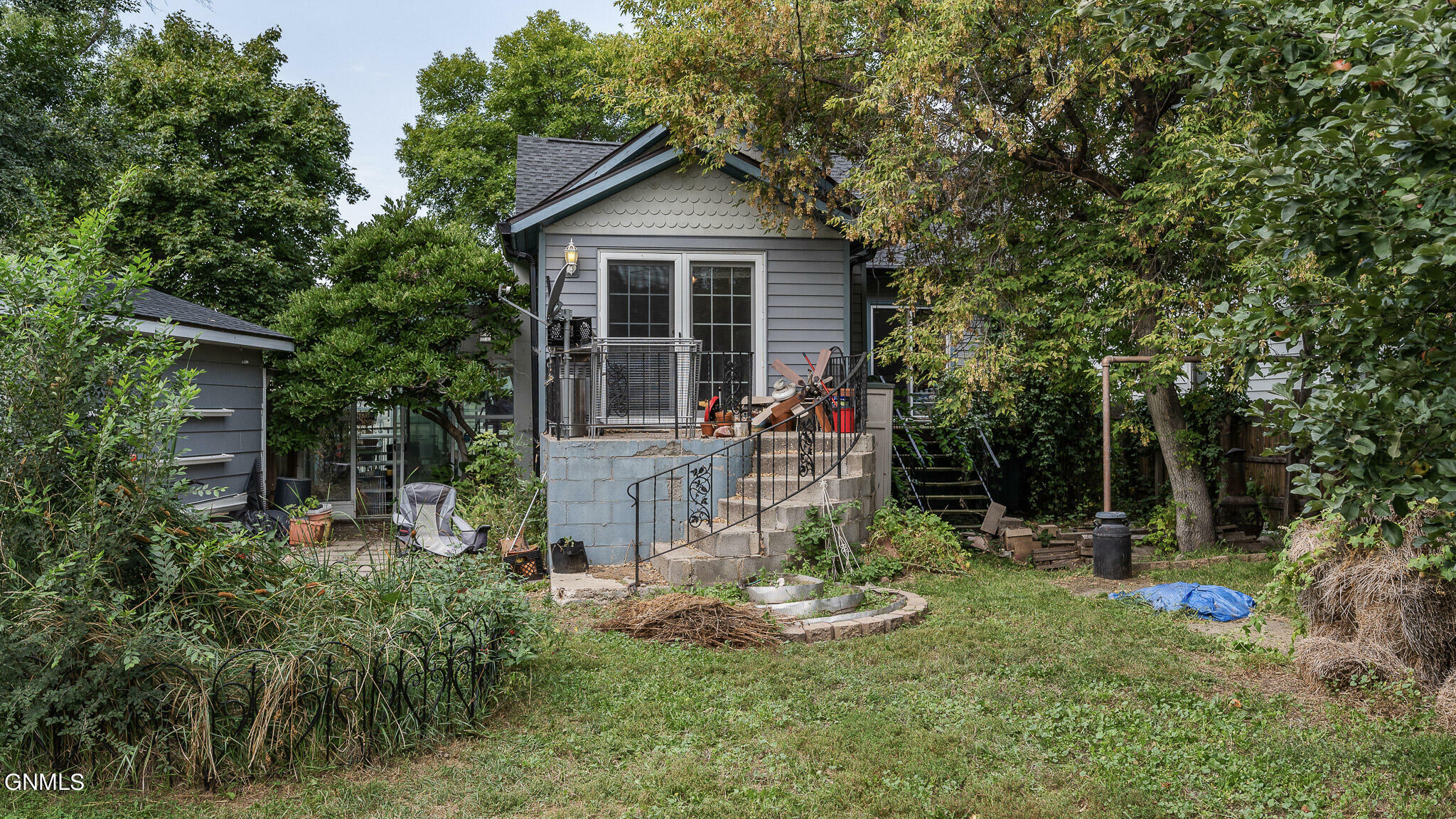 Property Photo: 925 N 13th Street ND 58501