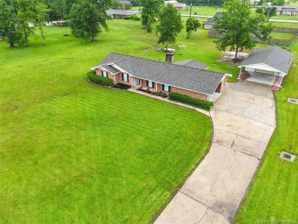 Property Photo: 213 Debra Lane LA 70611