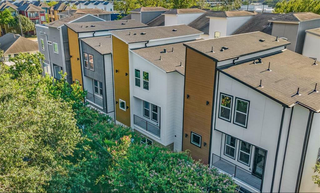 Property Photo: 602 W 28th Street B TX 77008
