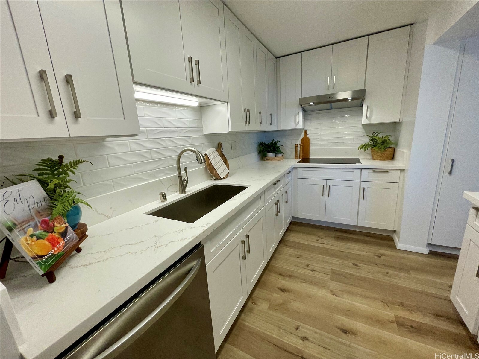 Property Photo: 1561 Kanunu Street 1206 HI 96814