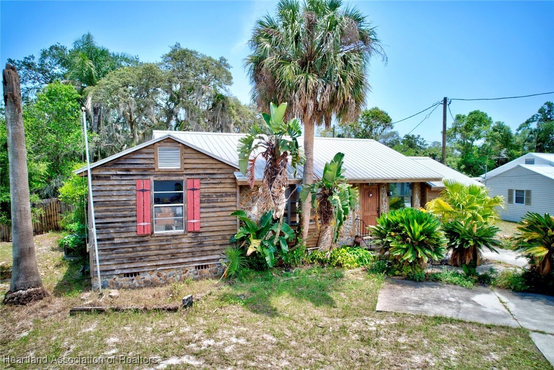 Property Photo: 1320 Lakeview Drive FL 33870