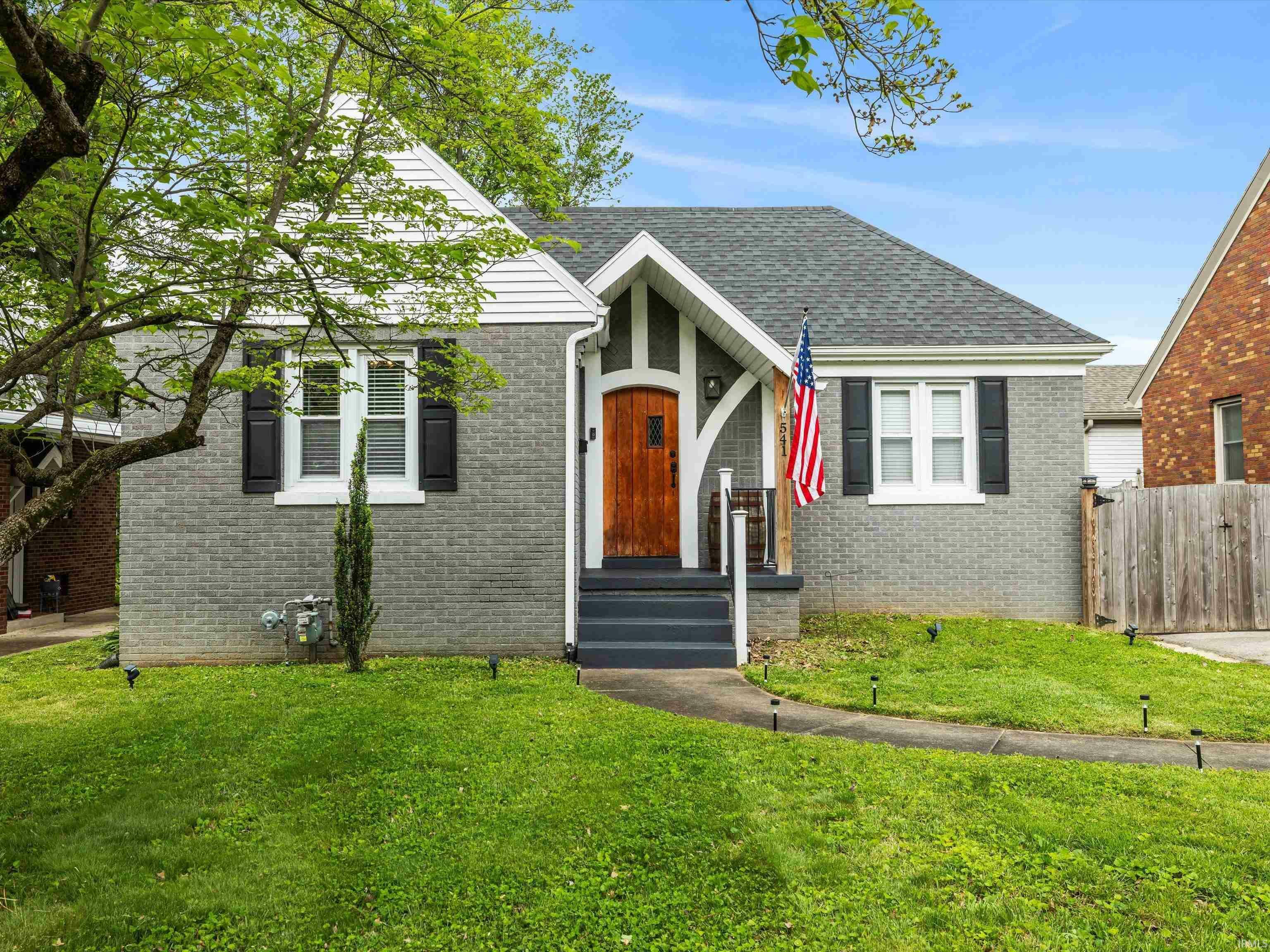 Property Photo: 541 S Kelsey Avenue IN 47714-1631