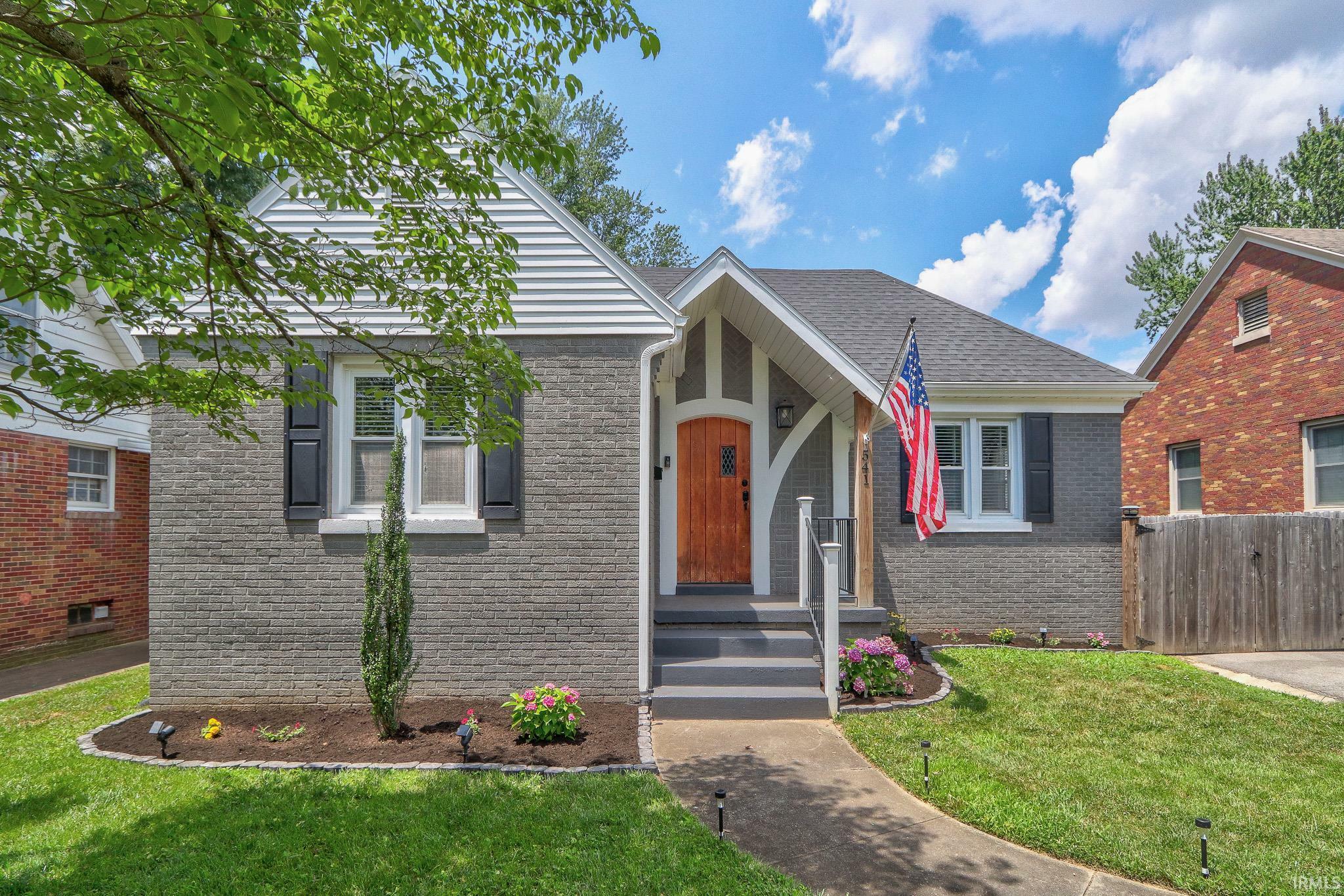 Property Photo: 541 S Kelsey Avenue IN 47714-1631