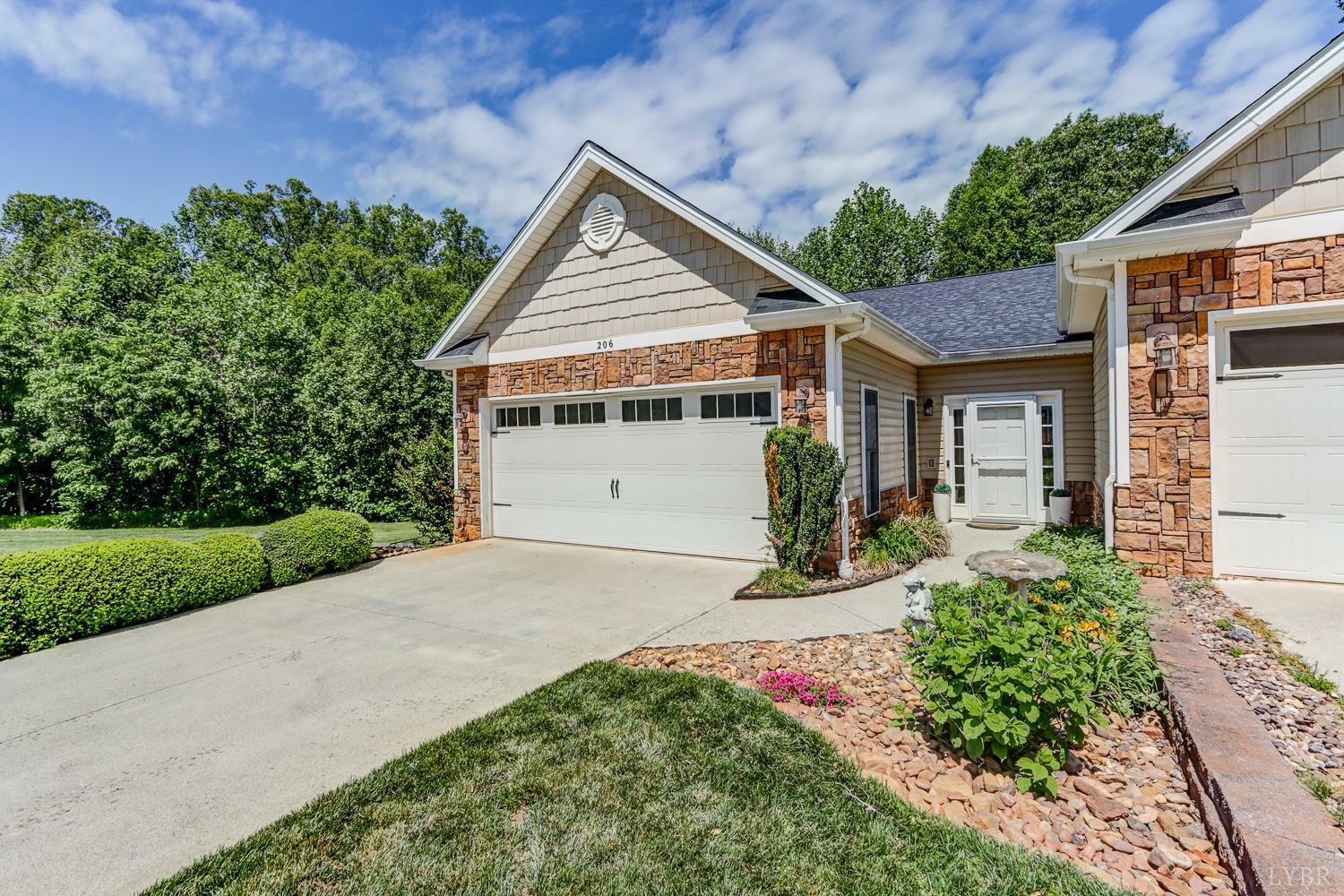 Property Photo: 206 Bella Court VA 24502
