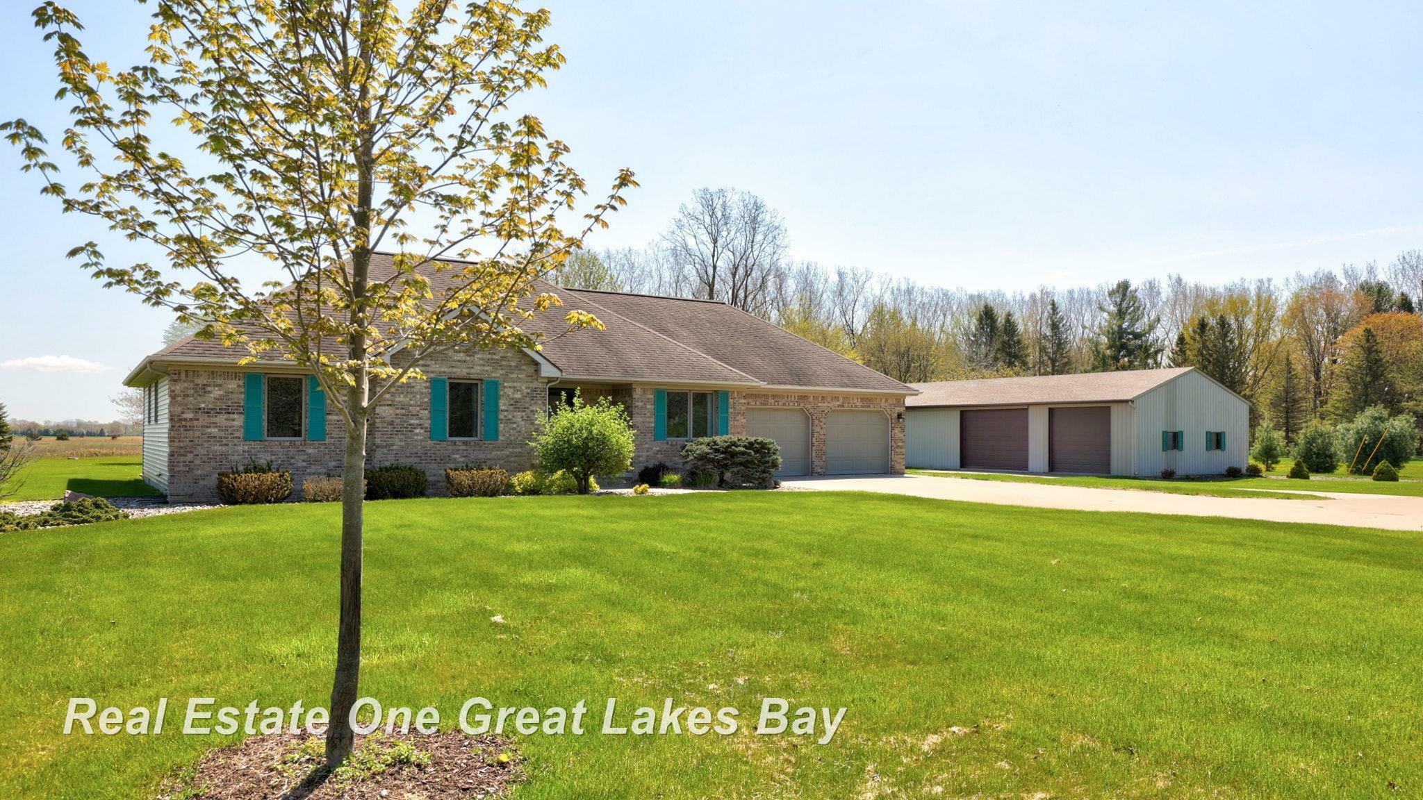 Property Photo: 3562 N Gleaner Road MI 48623