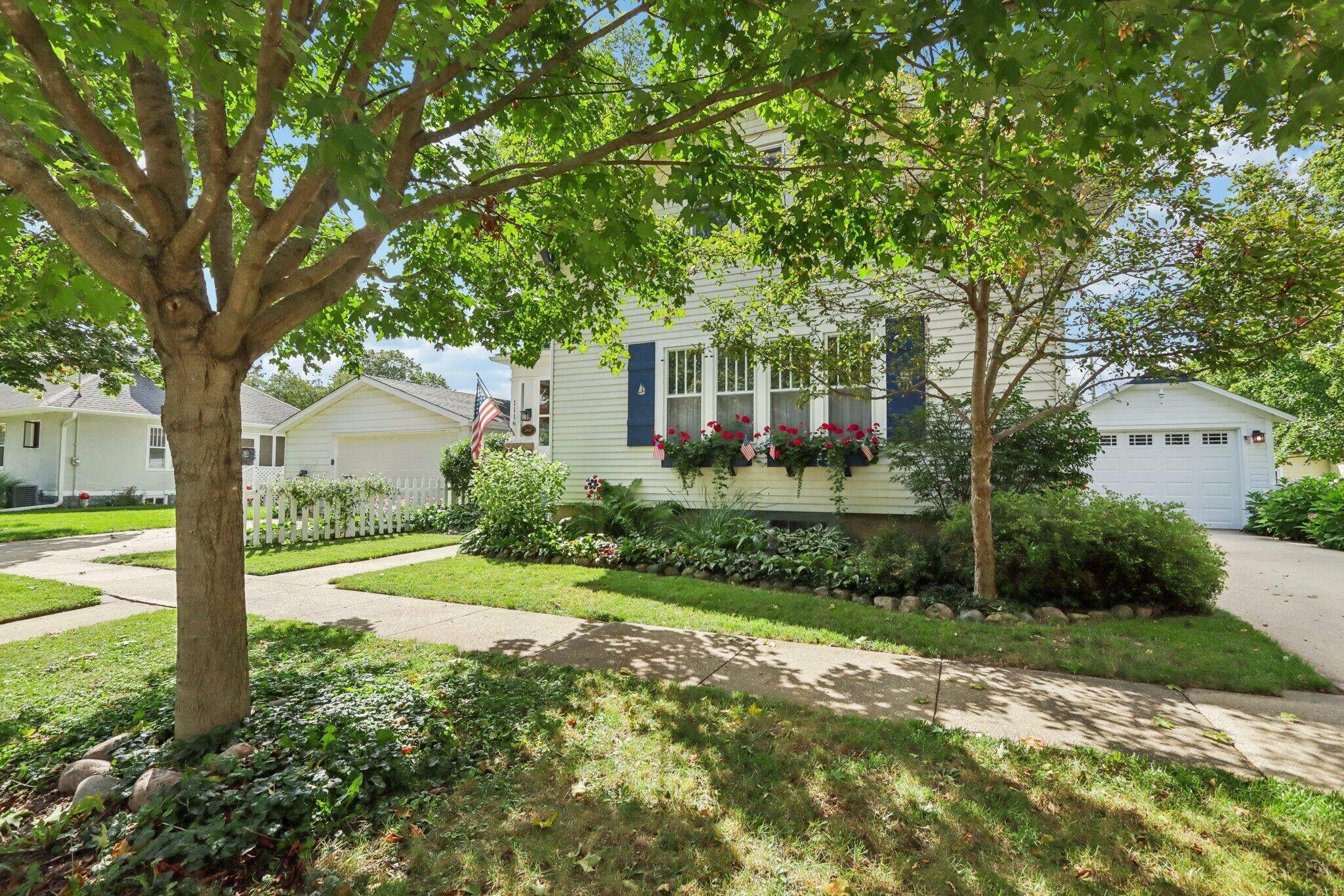 Property Photo: 1116 Dodge St WI 53147