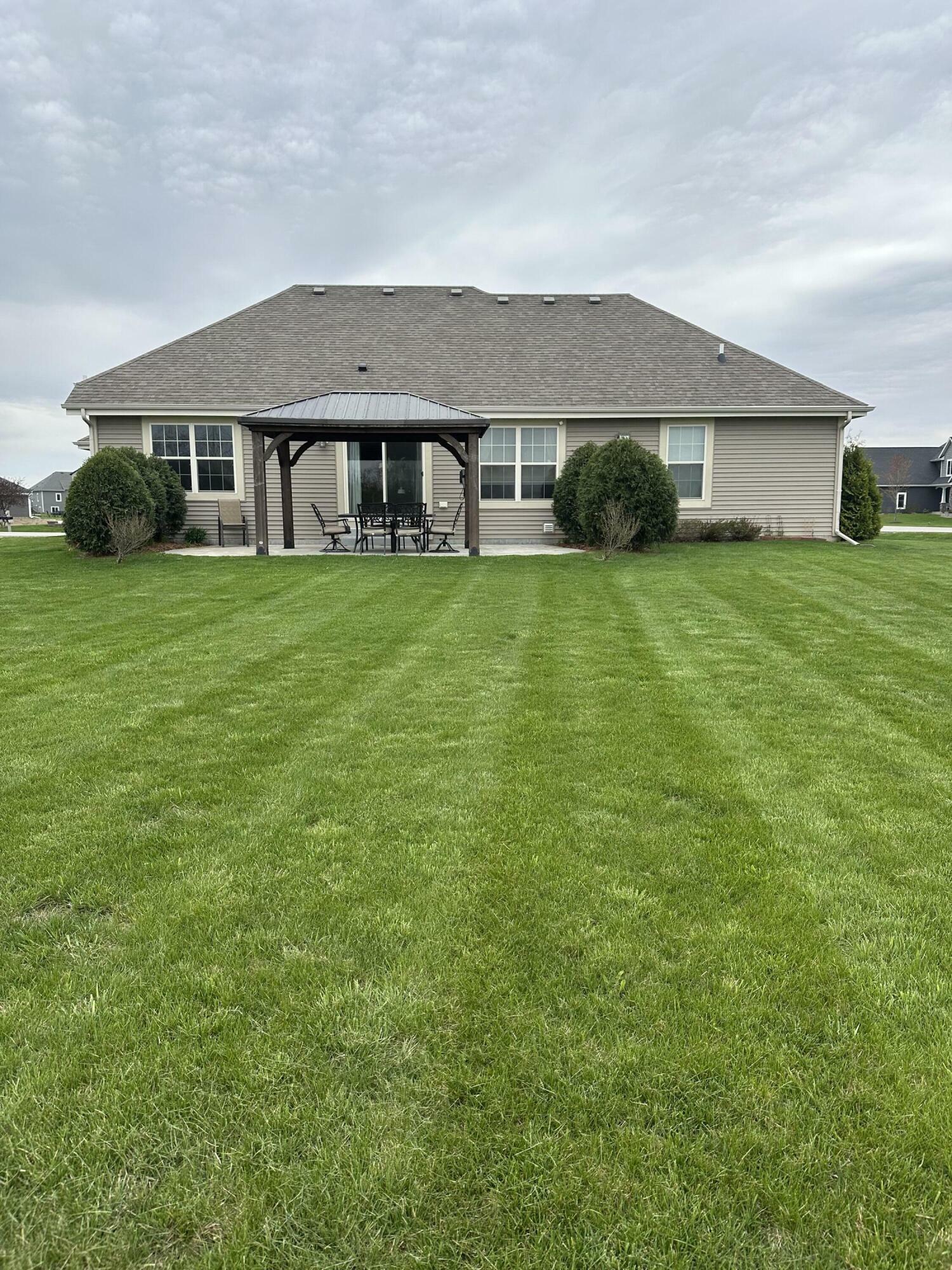 Property Photo: 901 Hastings Dr WI 53119