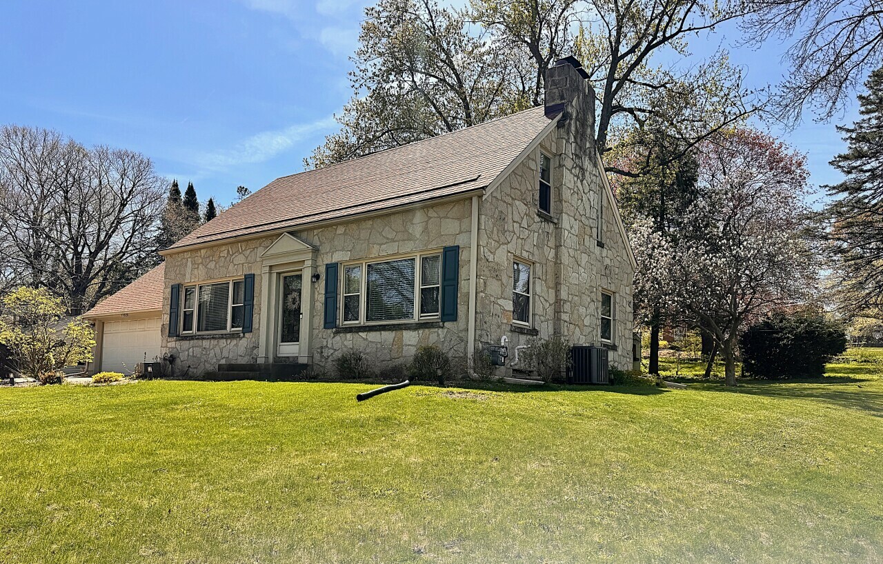 Property Photo: 11625 W Underwood Pkwy WI 53226