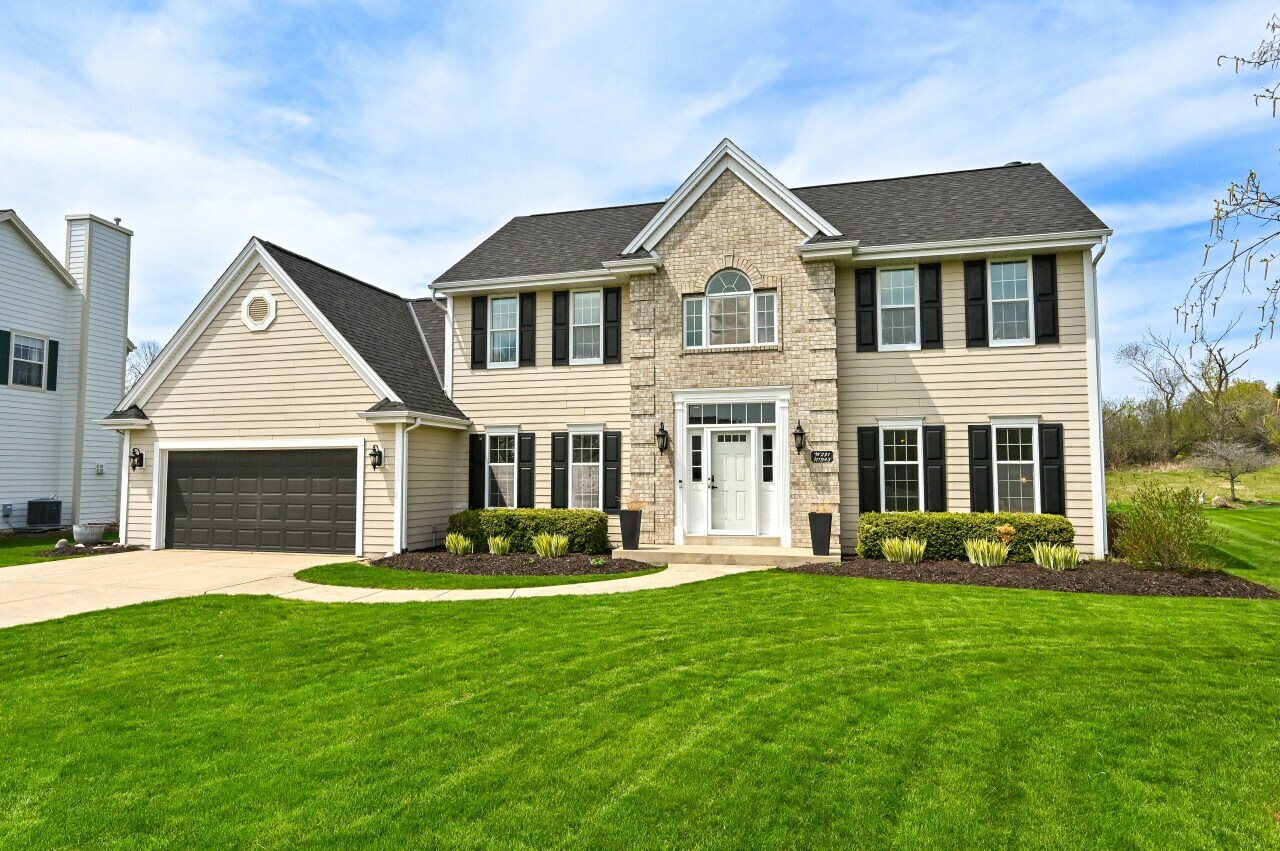 W231n7943 Martin Ct  Sussex WI 53089 photo