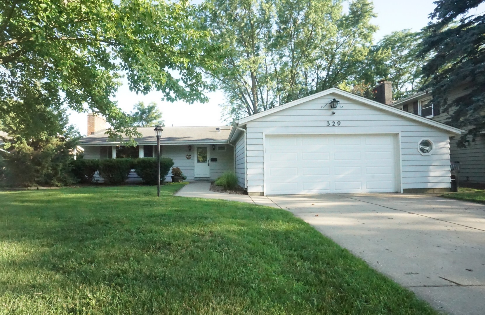 Property Photo: 329 W Margaret Terrace IL 60013