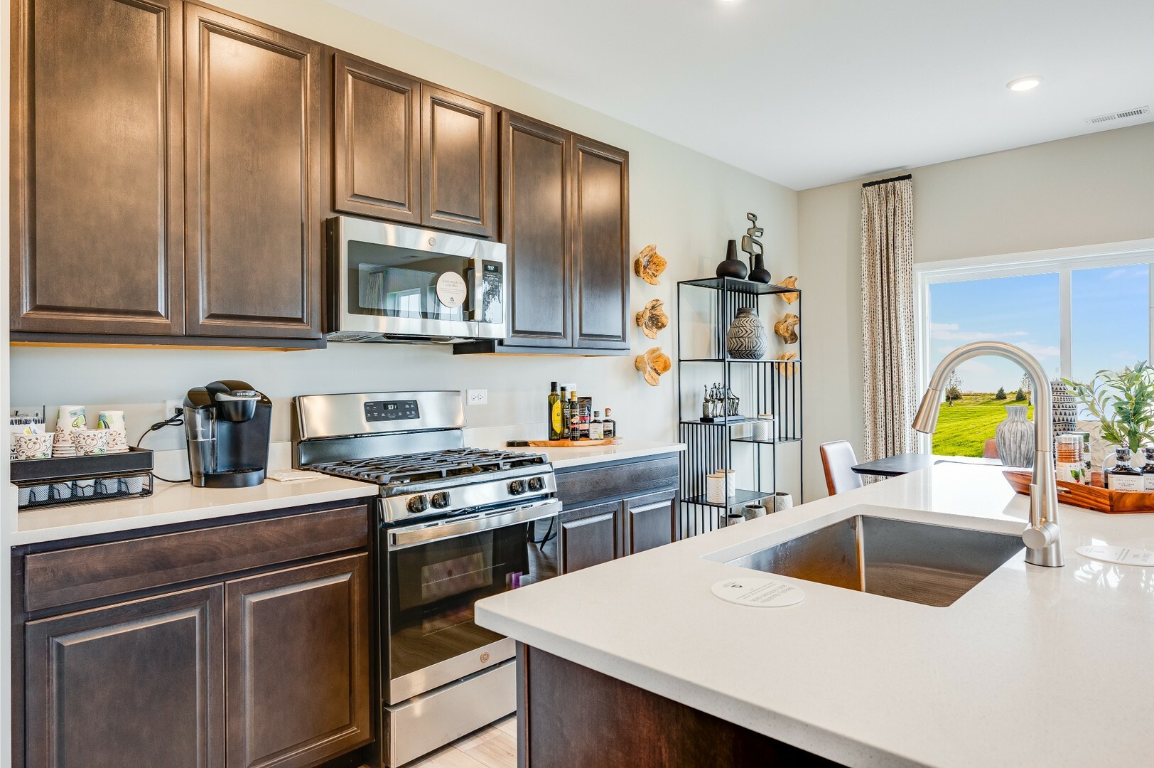 Property Photo: 139 Henderson Street IL 60543