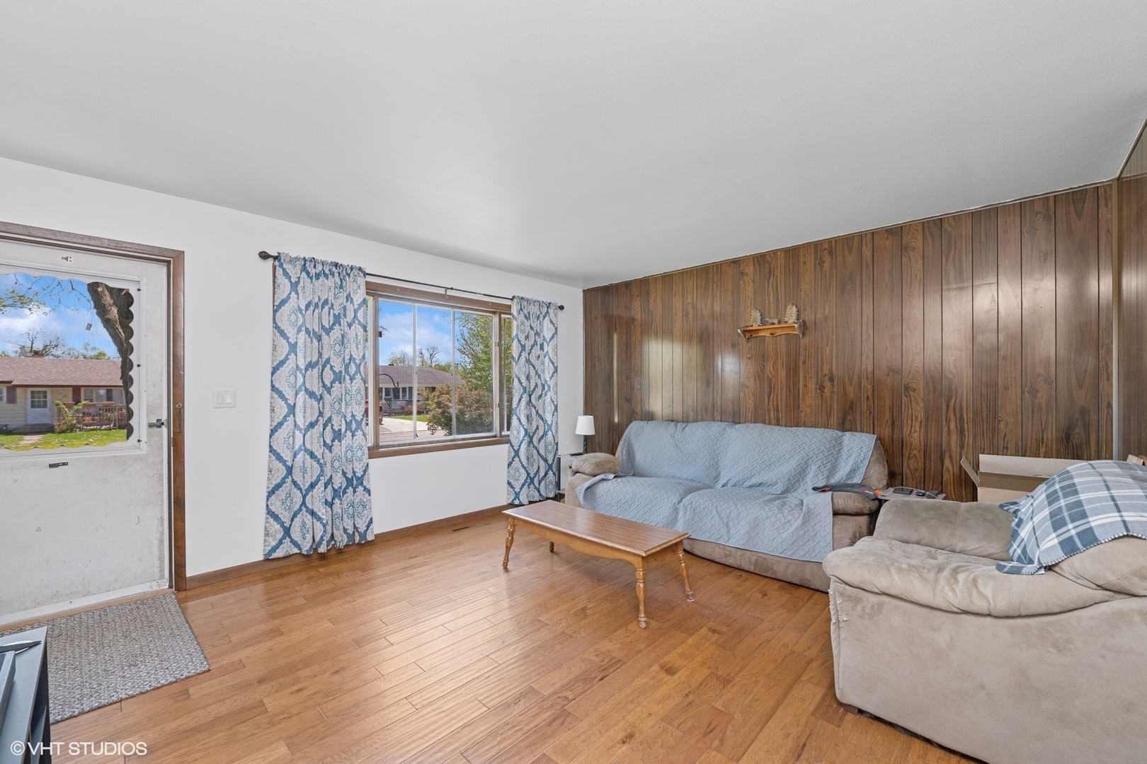 Property Photo: 706 University Street IL 60033