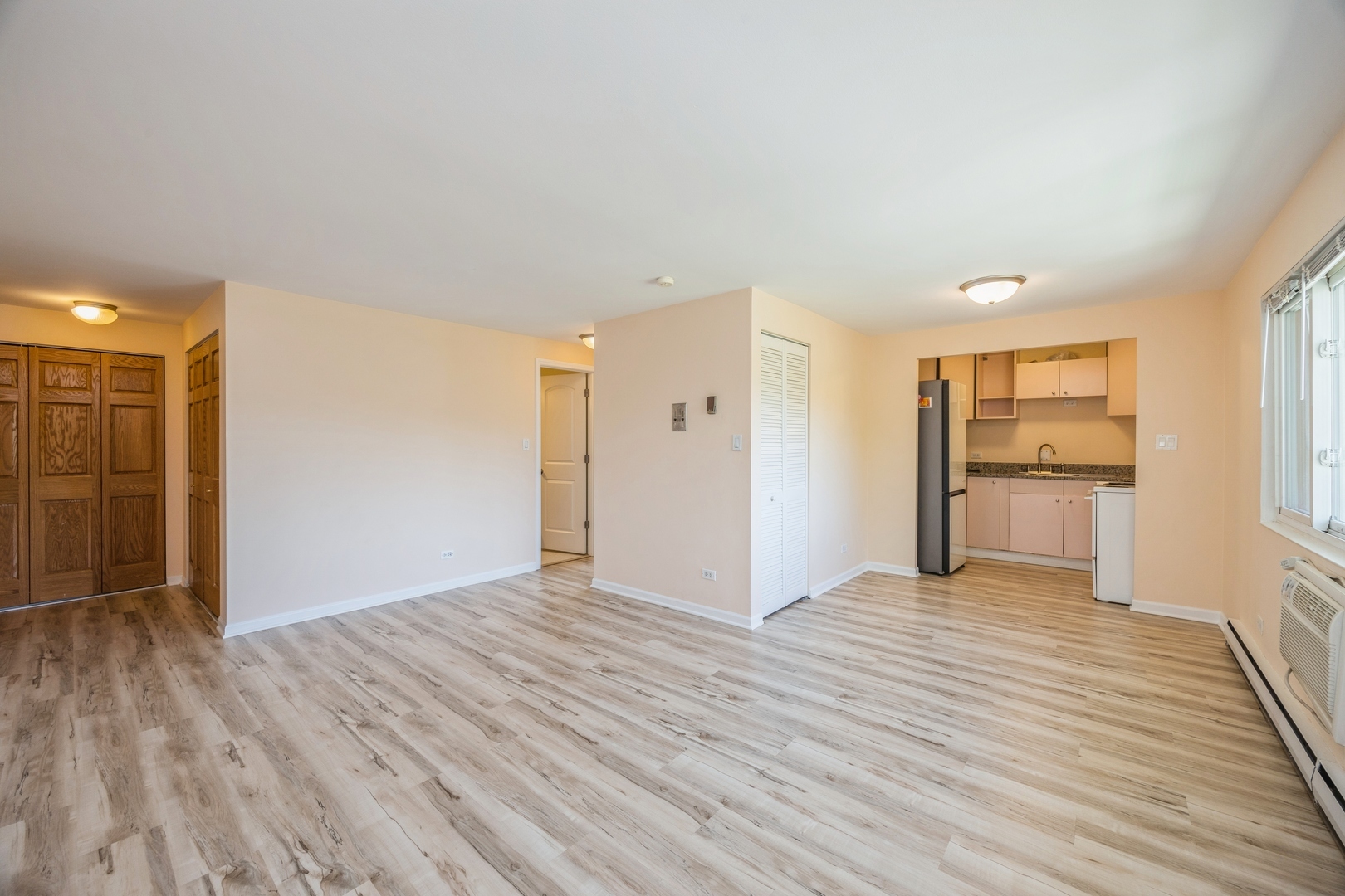 Property Photo: 727 S Maple Avenue 301 IL 60304