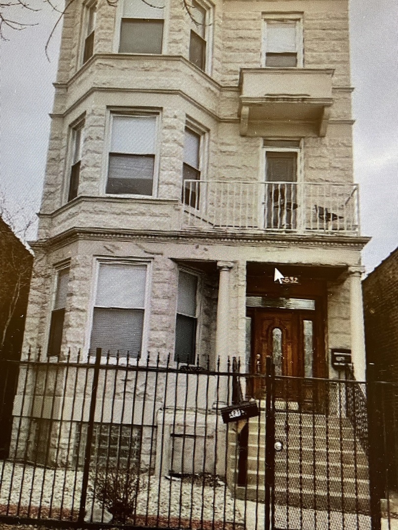 Property Photo: 5532 N Broadway Street 1 IL 60640