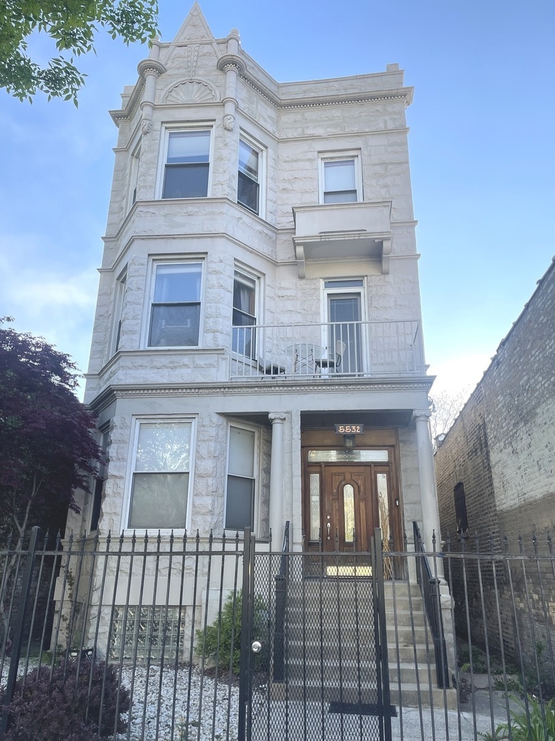 Property Photo: 5532 N Broadway Street 1 IL 60640