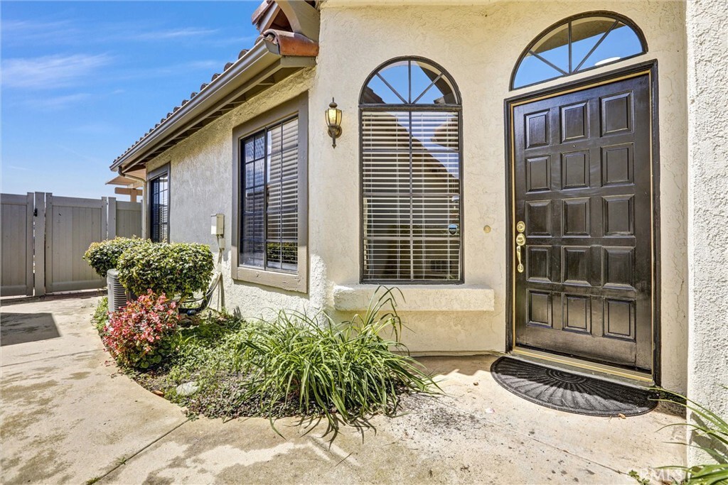 Property Photo:  748 Wind Willow Way  CA 93065 