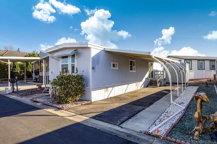 Property Photo:  1600 E Vista Way Spc 51  CA 92084 