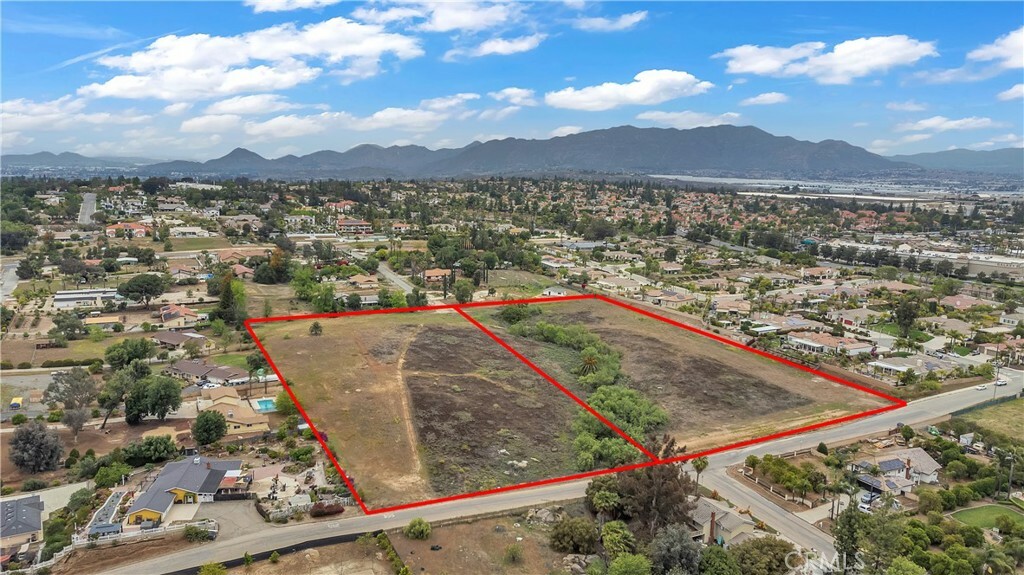 Property Photo:  1 Moss Road  CA 92508 