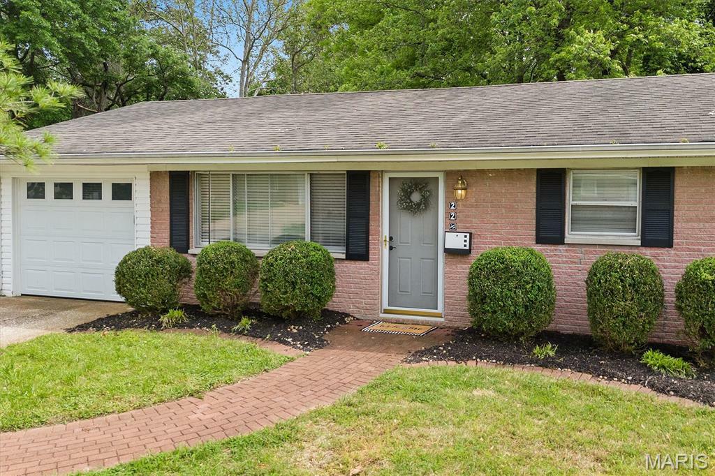 Property Photo: 22 Briarwood Drive IL 62223