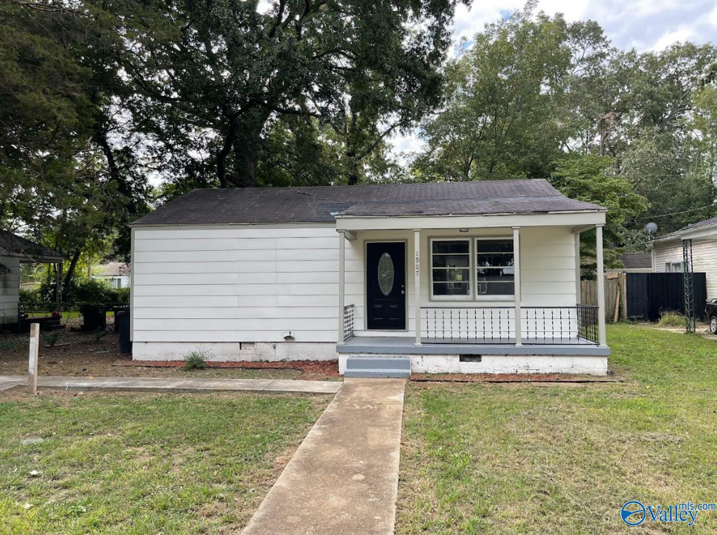 Property Photo:  1907 7th Street  AL 35601 