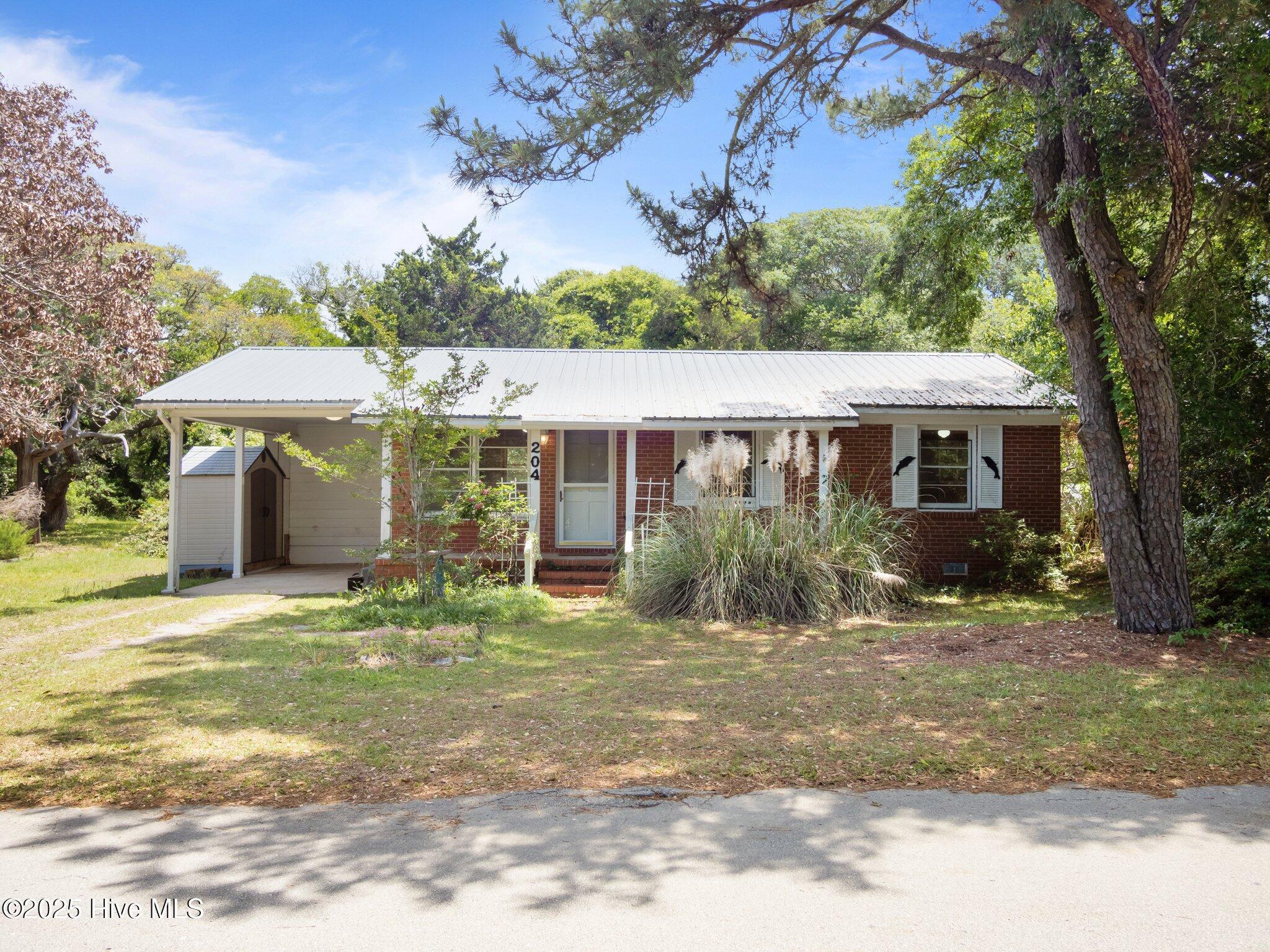 Property Photo: 204 Cedar Street NC 28594