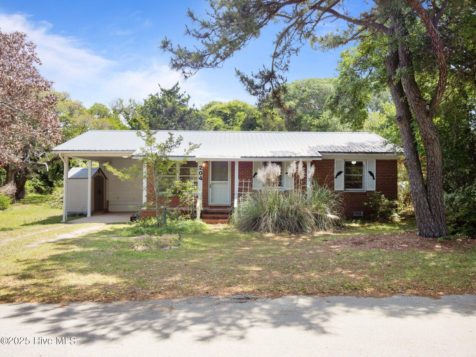 Property Photo:  204 Cedar Street  NC 28594 