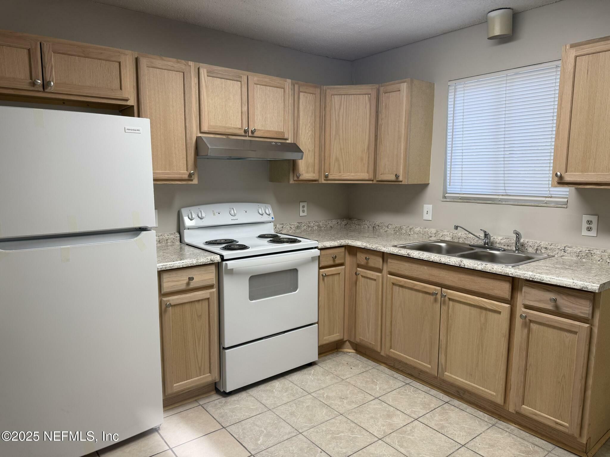 Property Photo: 5120 Westchase Court 1 FL 32210