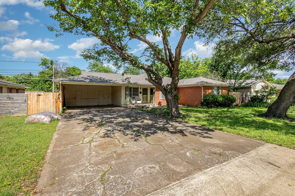 Property Photo: 6709 Ascot Lane TX 75214