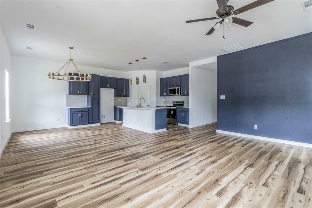 Property Photo: 1014 Trinity Street TX 76031