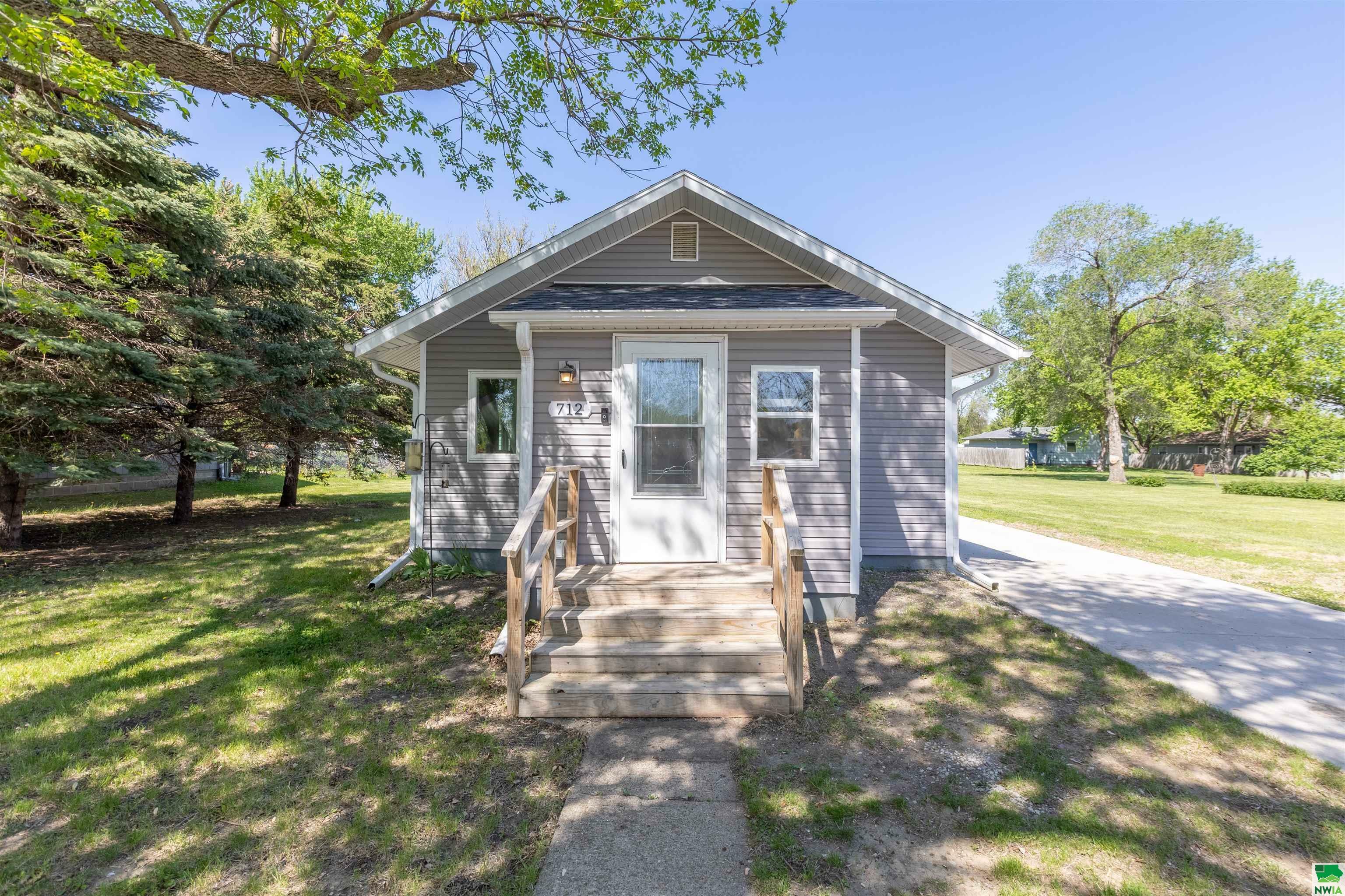 Property Photo: 712 4th Street IA 51040