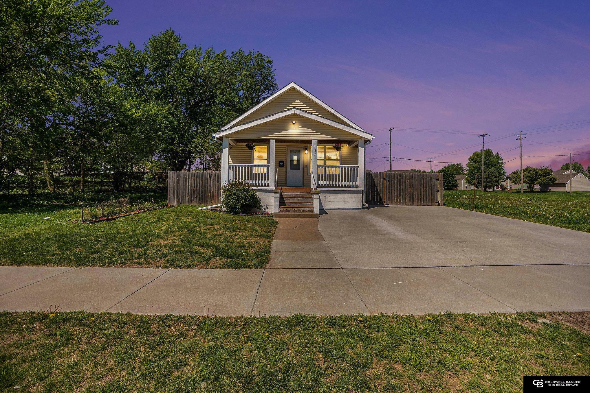 Property Photo: 1552 N 17th Street NE 68110