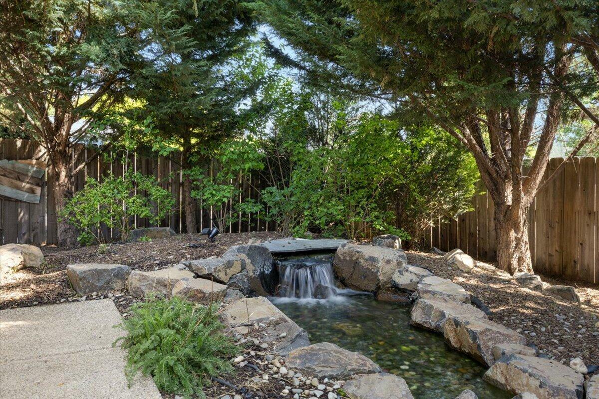 Property Photo: 109 NW Fall Run Drive OR 97526