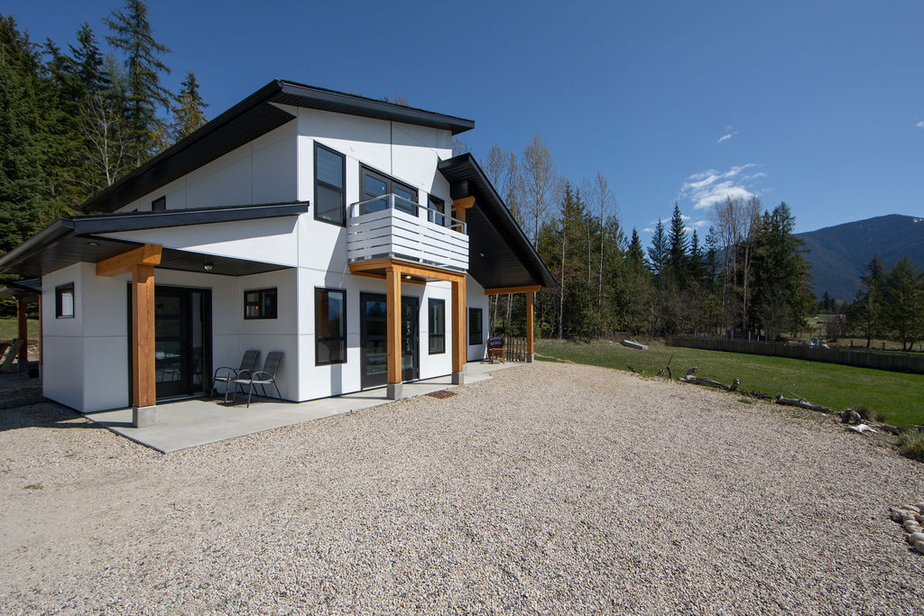 Property Photo: 215 Cotswold Road BC V0G 1R0