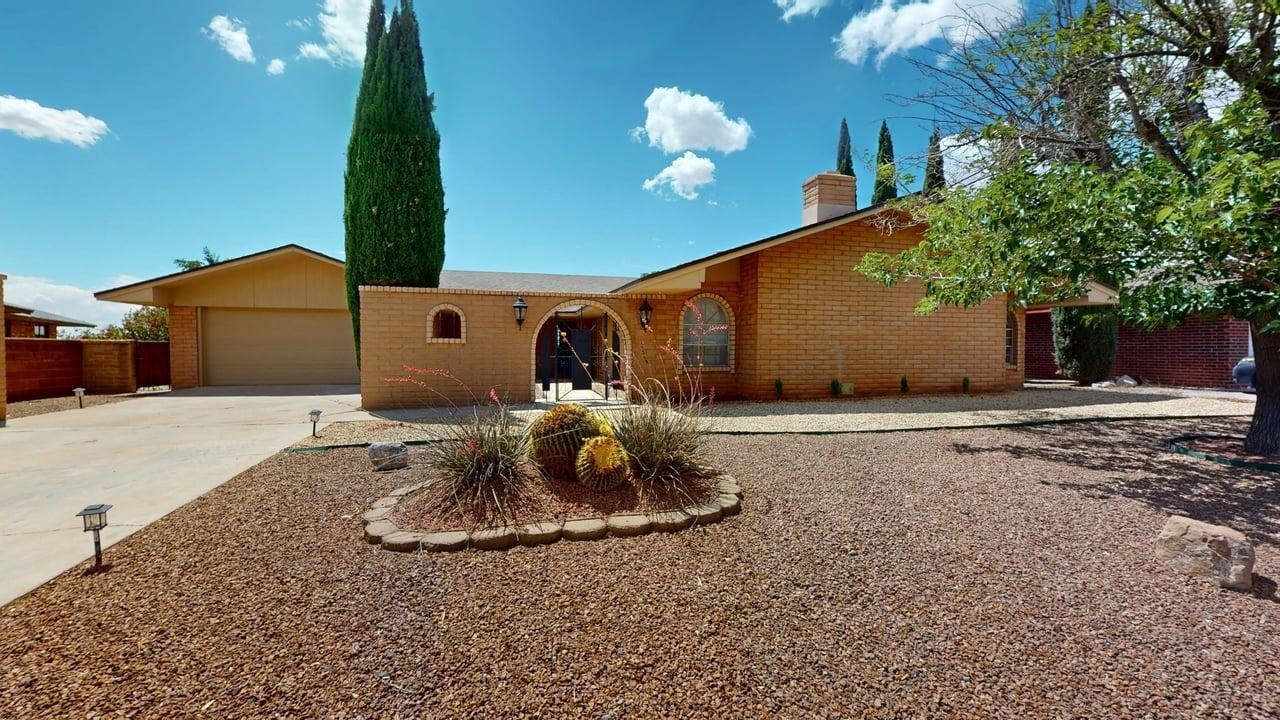 Property Photo: 403 Sunnyside Ave NM 88310