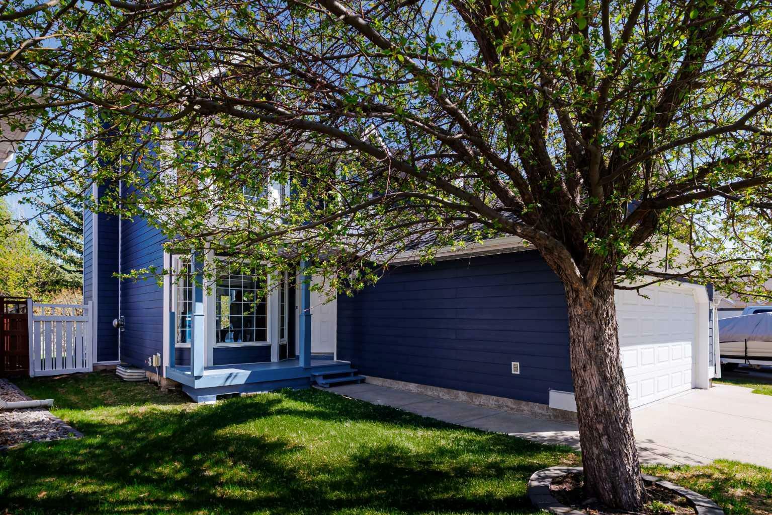 Property Photo: 105 Somerset Close SW AB T2Y 3C4