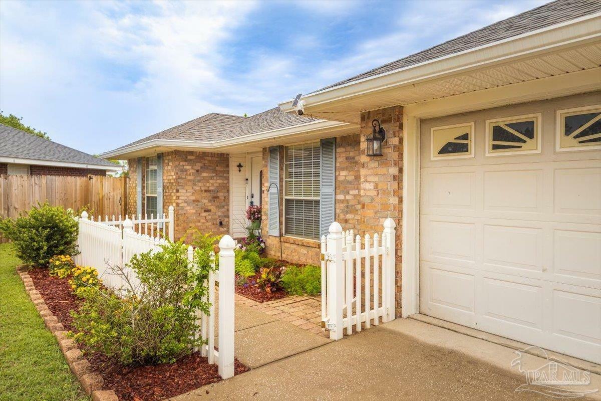 Property Photo: 9793 Parker Lake Cir FL 32566