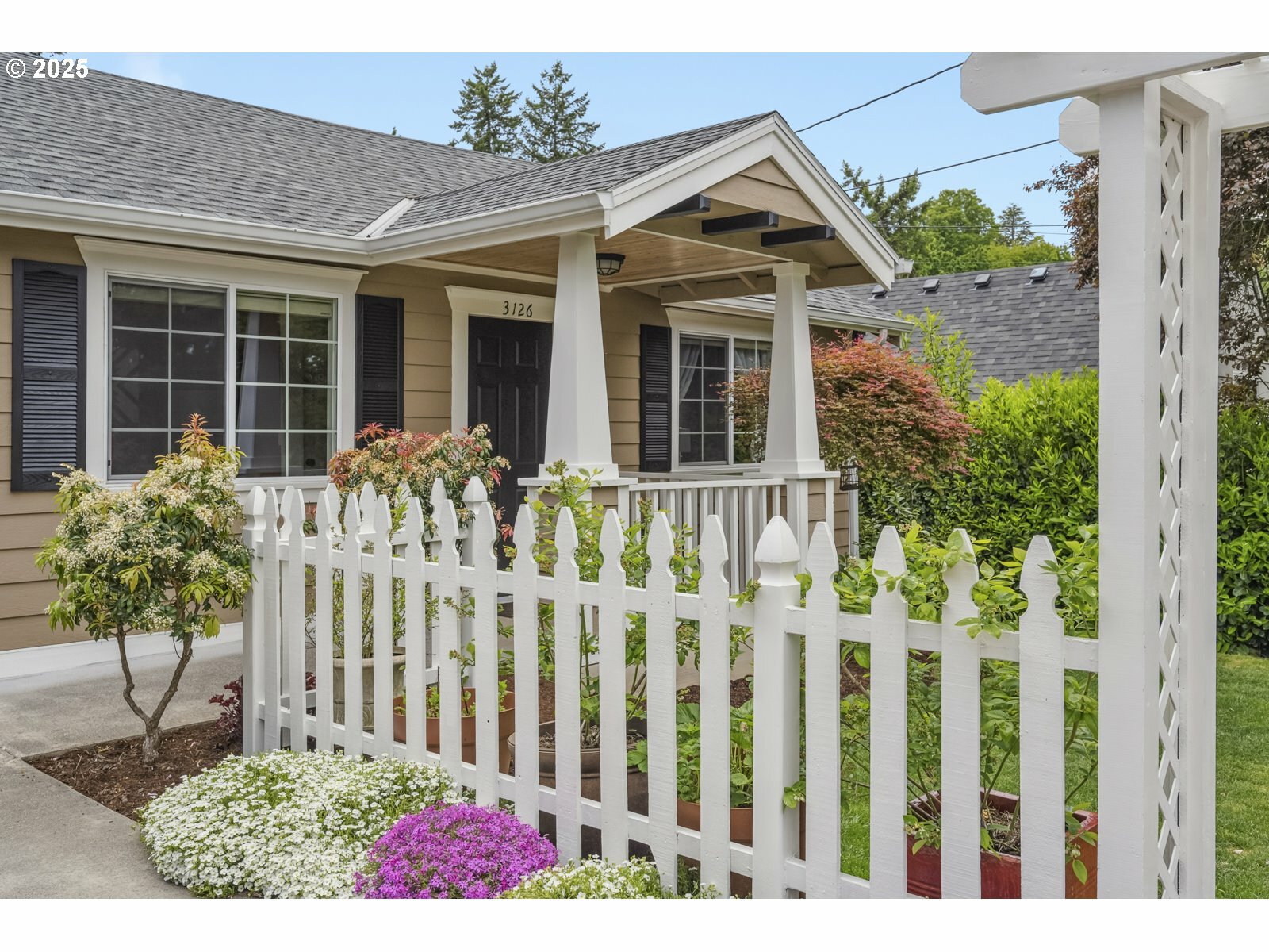 Property Photo: 3126 SW Illinois St OR 97239