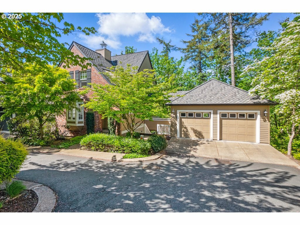 10272 NW Edgewood Dr  Portland OR 97229 photo