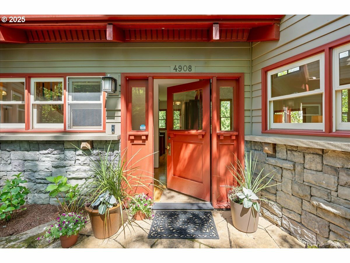 Property Photo: 4908 SW Barnes Rd OR 97221