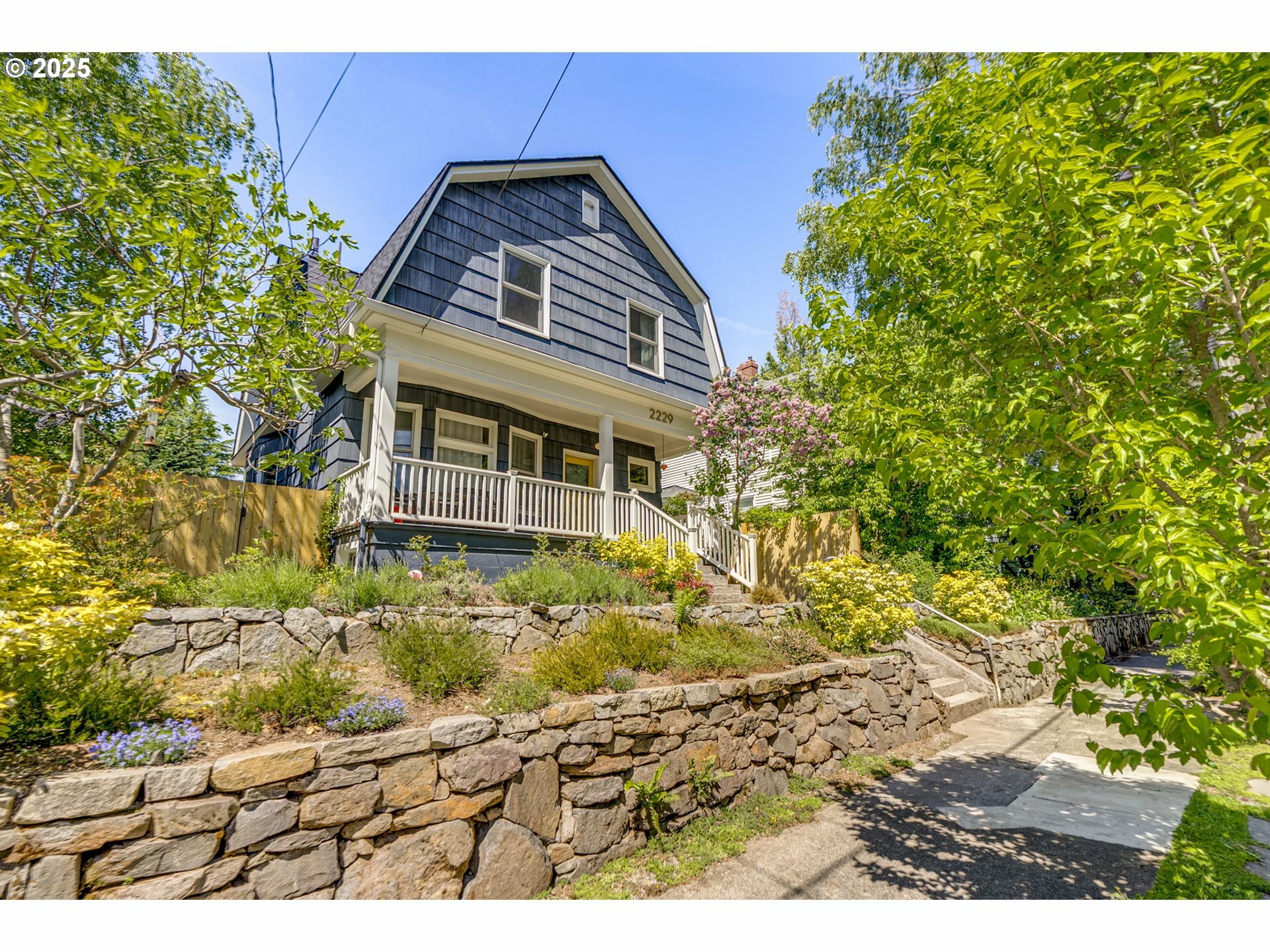 Property Photo: 2229 NE 8th Ave OR 97212