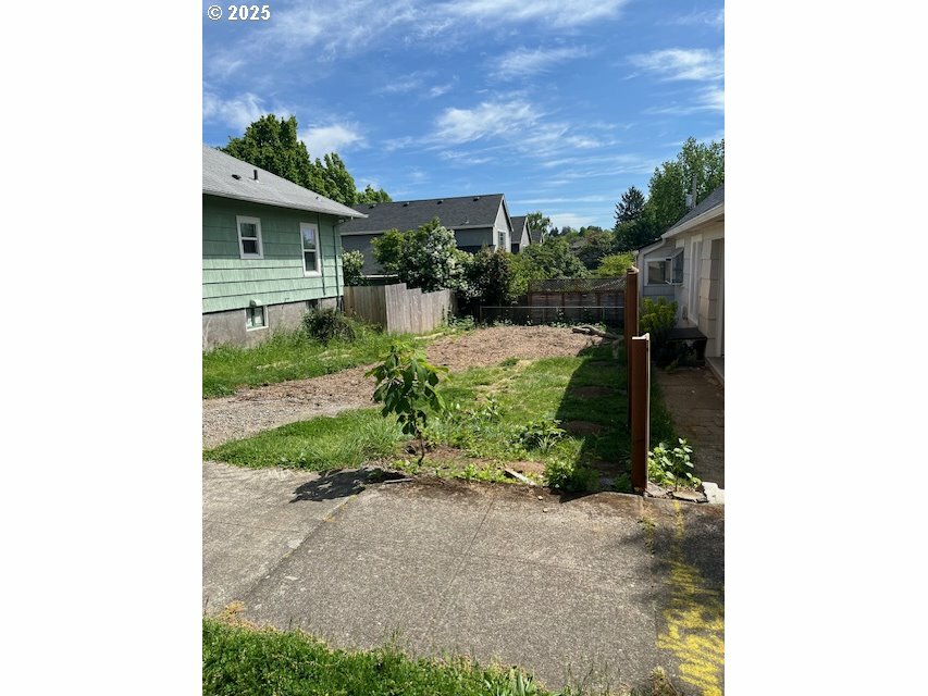 Property Photo:  5536 NE Flanders St  OR 97213 