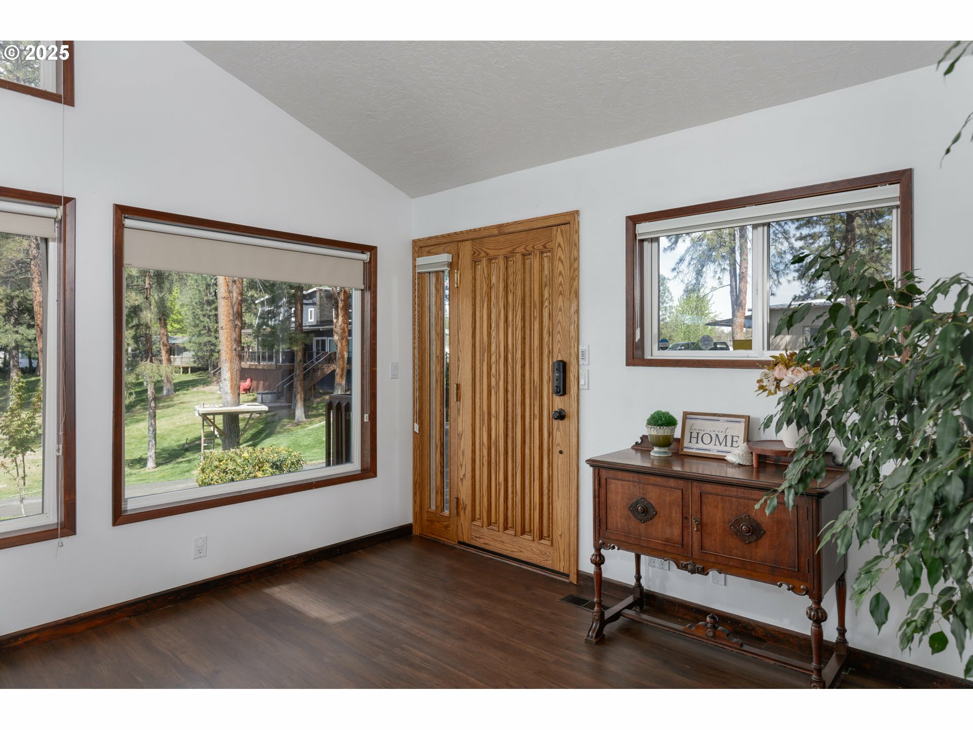 Property Photo: 112 N Sentosa Lake Rd OR 97063