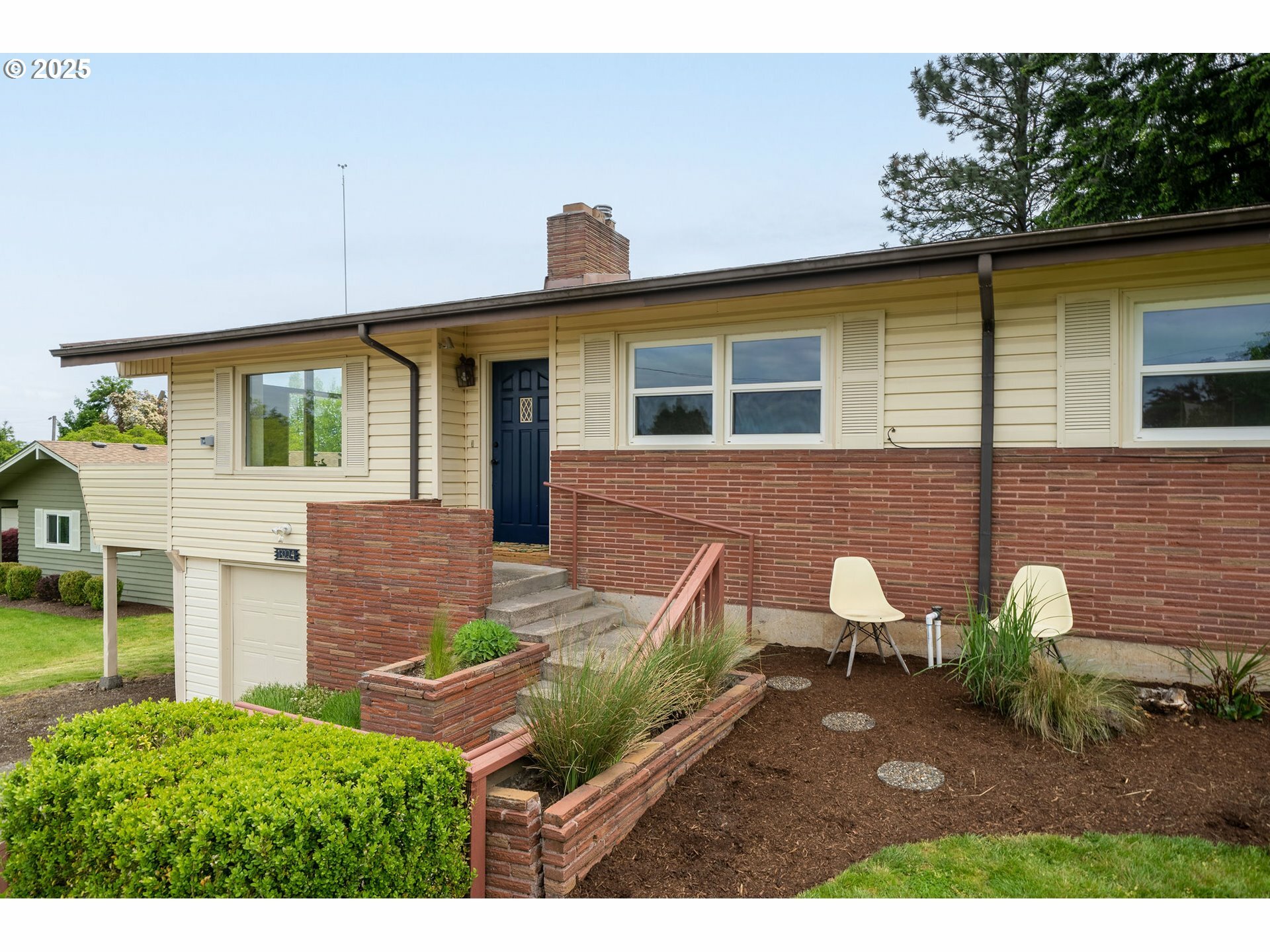 Property Photo: 13224 NE Sacramento Dr OR 97230