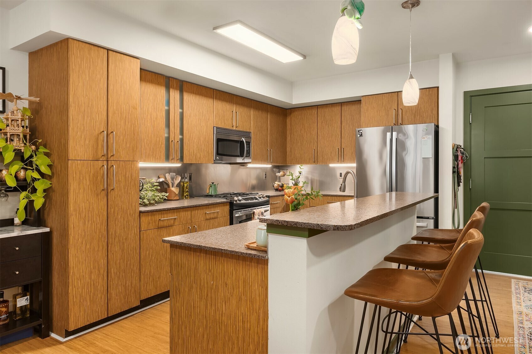 Property Photo: 413 NE 70th Street 408 WA 98115