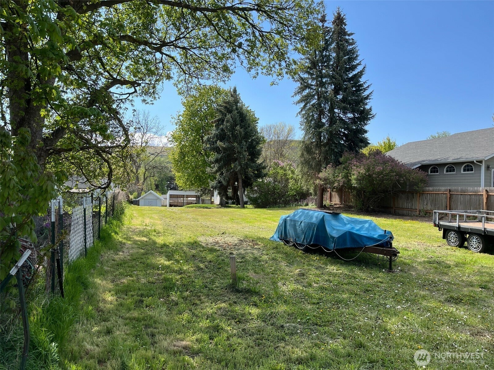 Property Photo: 206 W Patit Avenue WA 99328
