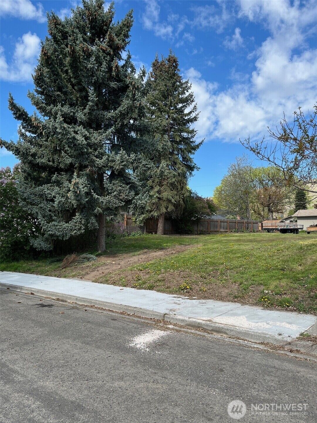 Property Photo:  206 W Patit Avenue  WA 99328