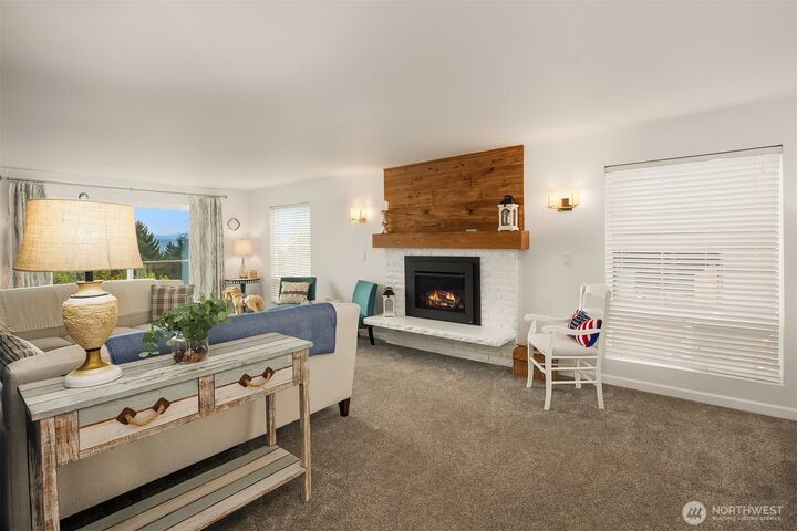 Property Photo: 22423 3rd Avenue SE WA 98021