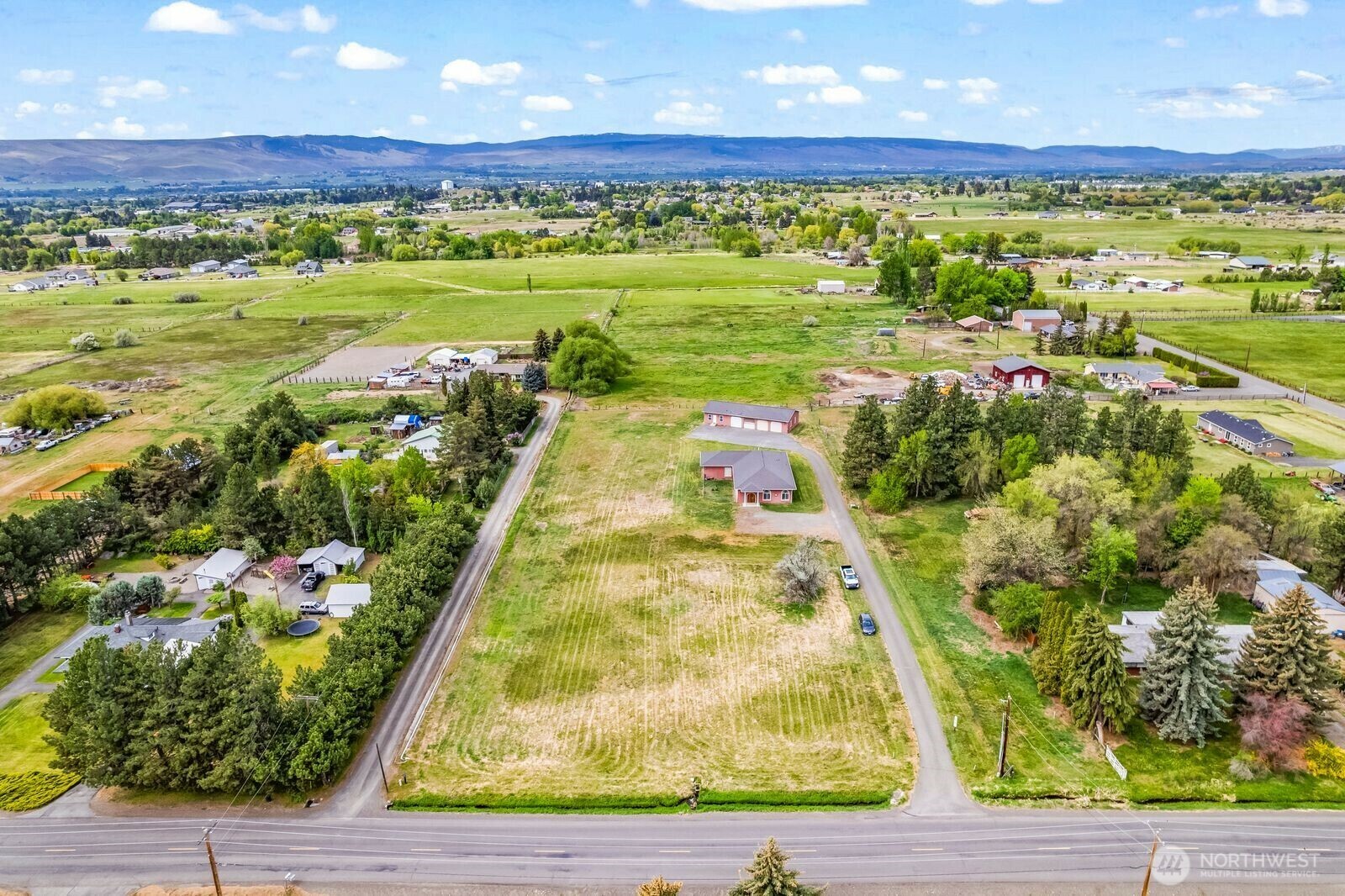 Property Photo: 701 Wilson Creek Road WA 98926