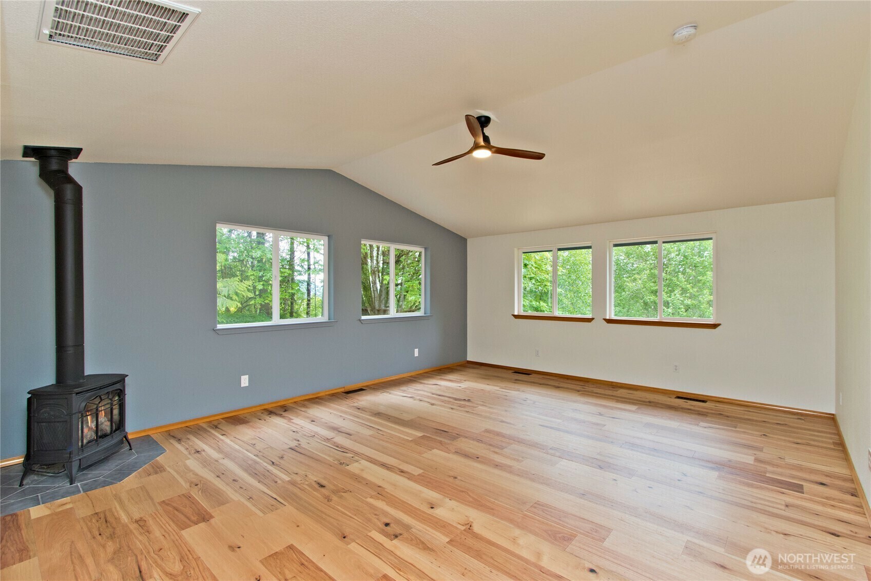 Property Photo: 511 104th Lane SE WA 98501